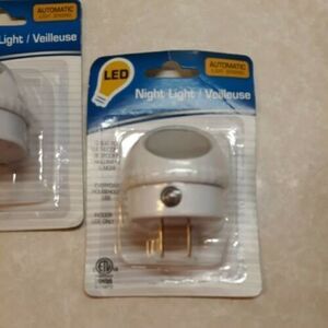 LED with Auto Light-Sensing Dusk to Dawn Dome-Shaped Night Light